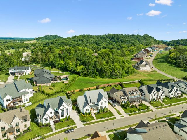 2224 Brakeman Ln, Thompsons Station, TN 37179