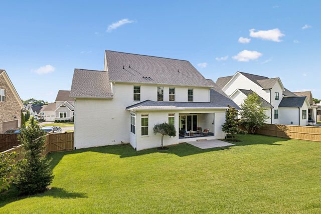 2224 Brakeman Ln, Thompsons Station, TN 37179
