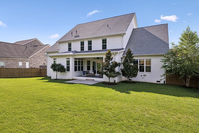 2224 Brakeman Ln, Thompsons Station, TN 37179