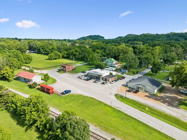 2224 Brakeman Ln, Thompsons Station, TN 37179
