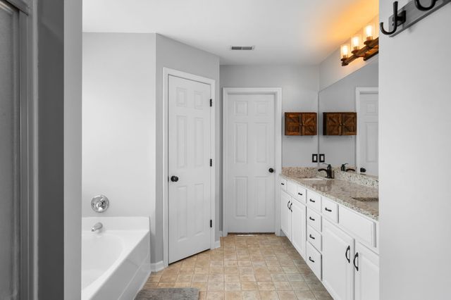111 Camp Creek Cir, Hendersonville, TN 37075