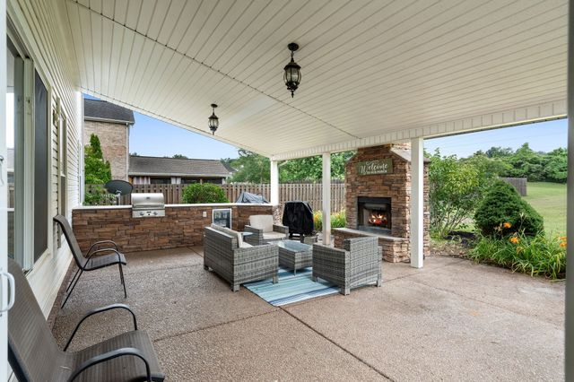 111 Camp Creek Cir, Hendersonville, TN 37075
