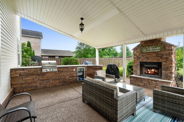 111 Camp Creek Cir, Hendersonville, TN 37075