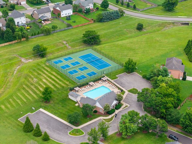 111 Camp Creek Cir, Hendersonville, TN 37075