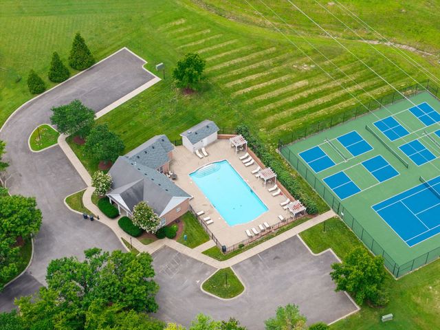 111 Camp Creek Cir, Hendersonville, TN 37075