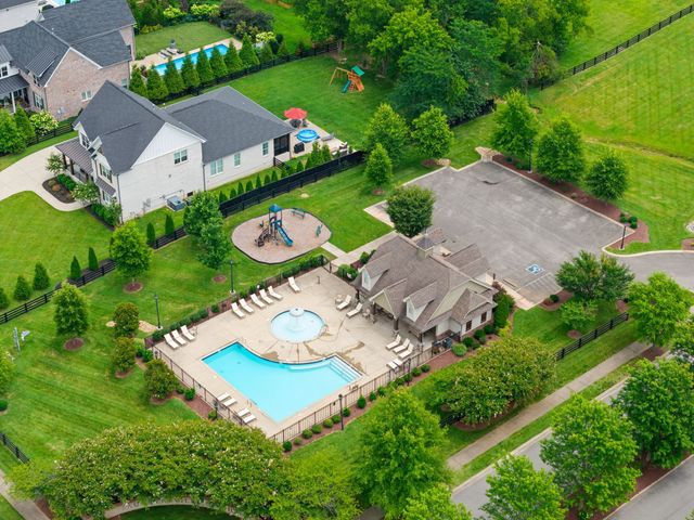 111 Camp Creek Cir, Hendersonville, TN 37075