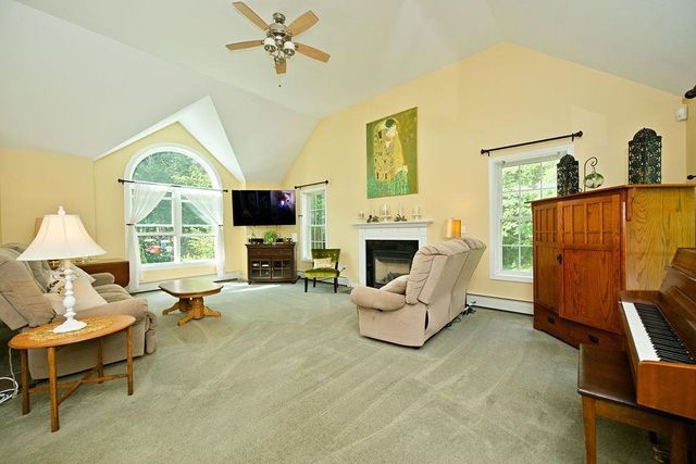 4 Hudson Drive, Kensington, NH 03833