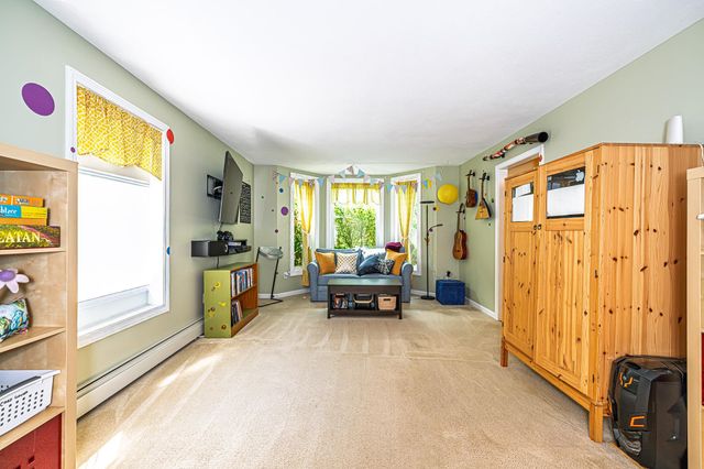 4 Hudson Drive, Kensington, NH 03833