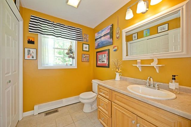 4 Hudson Drive, Kensington, NH 03833