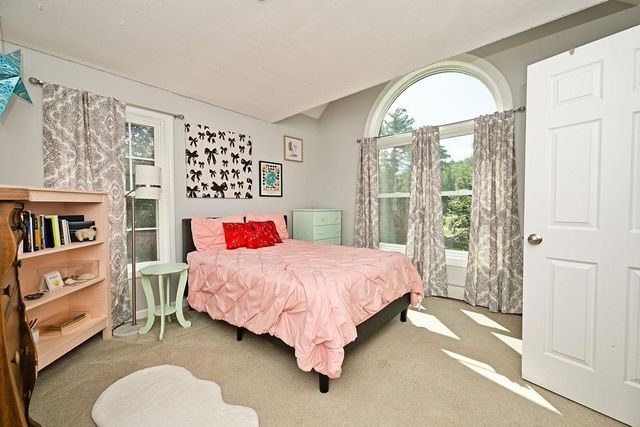 4 Hudson Drive, Kensington, NH 03833