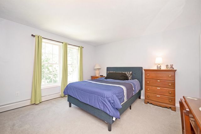 4 Hudson Drive, Kensington, NH 03833