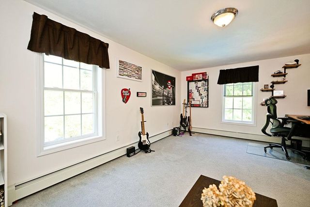 4 Hudson Drive, Kensington, NH 03833
