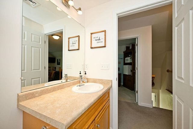 4 Hudson Drive, Kensington, NH 03833
