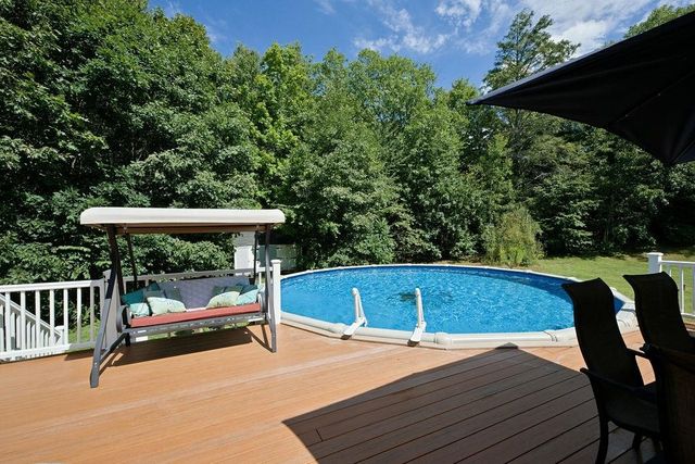 4 Hudson Drive, Kensington, NH 03833