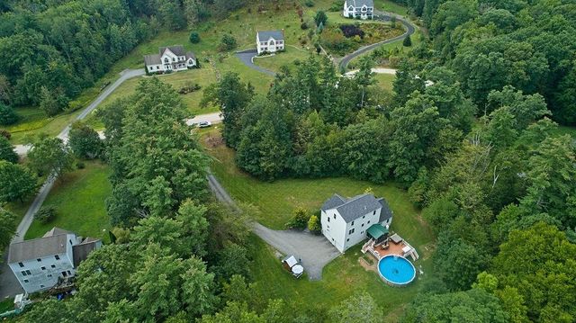 4 Hudson Drive, Kensington, NH 03833