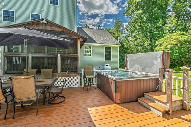 4 Hudson Drive, Kensington, NH 03833