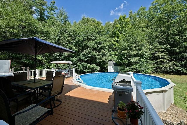 4 Hudson Drive, Kensington, NH 03833