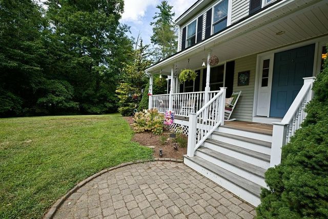 4 Hudson Drive, Kensington, NH 03833