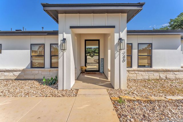 740 Sharp Springs, Bulverde, TX 78163