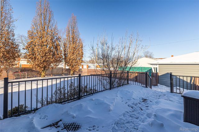 13209 E 13 Mile Road, Warren, MI 48088