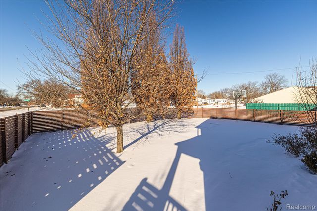 13209 E 13 Mile Road, Warren, MI 48088