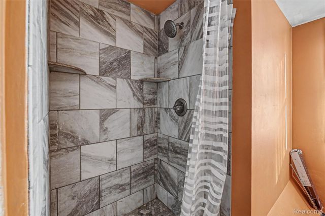 13209 E 13 Mile Road, Warren, MI 48088