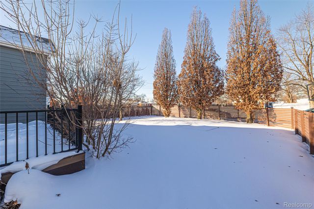 13209 E 13 Mile Road, Warren, MI 48088