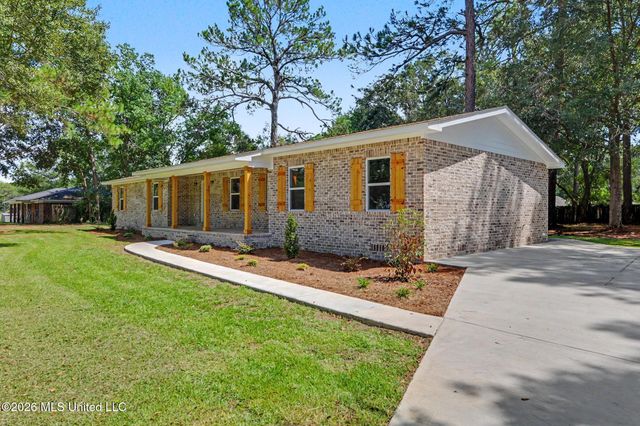 12908 Dixie Hill Drive, Moss Point, MS 39562