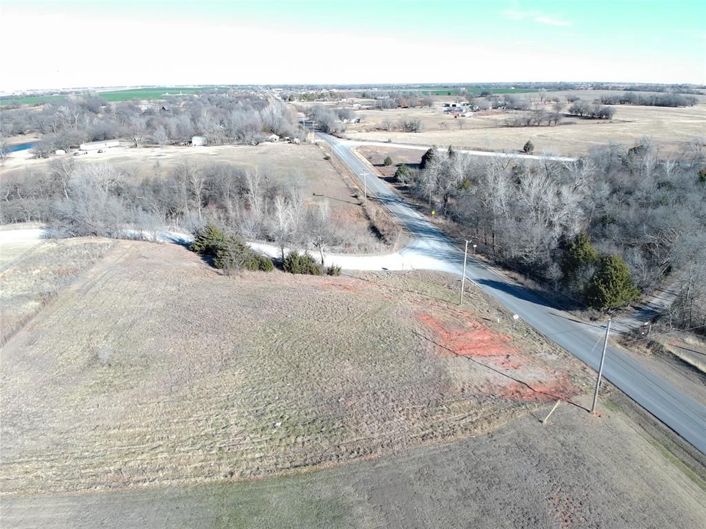 Image 3 of property listing at 1697 CR 1230, Tuttle, OK 73089