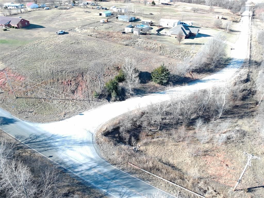 Image 7 of property listing at 1697 CR 1230, Tuttle, OK 73089