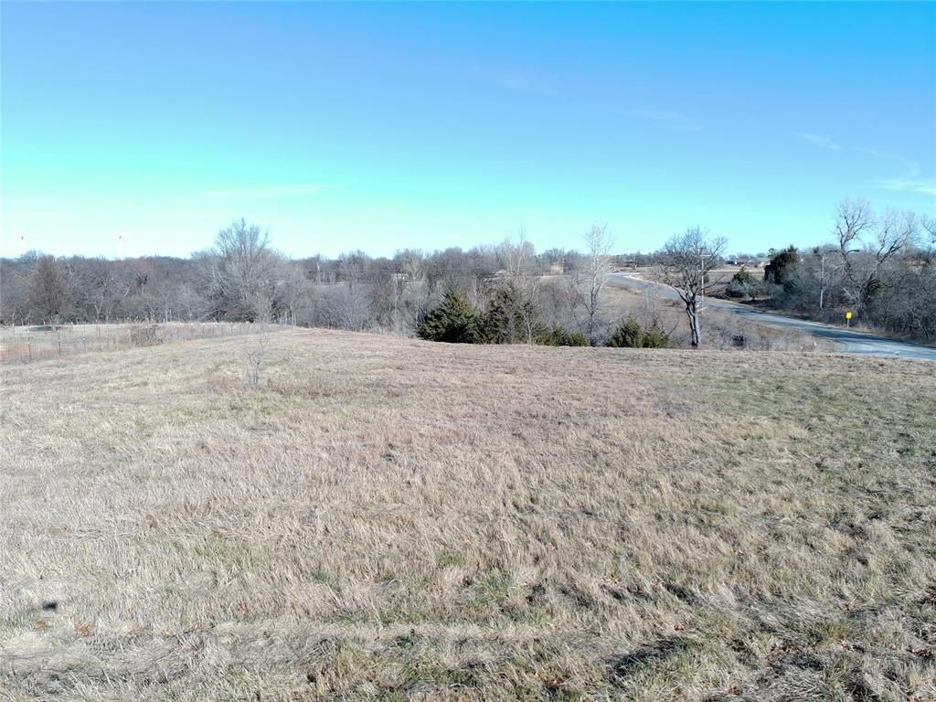 Image 8 of property listing at 1697 CR 1230, Tuttle, OK 73089