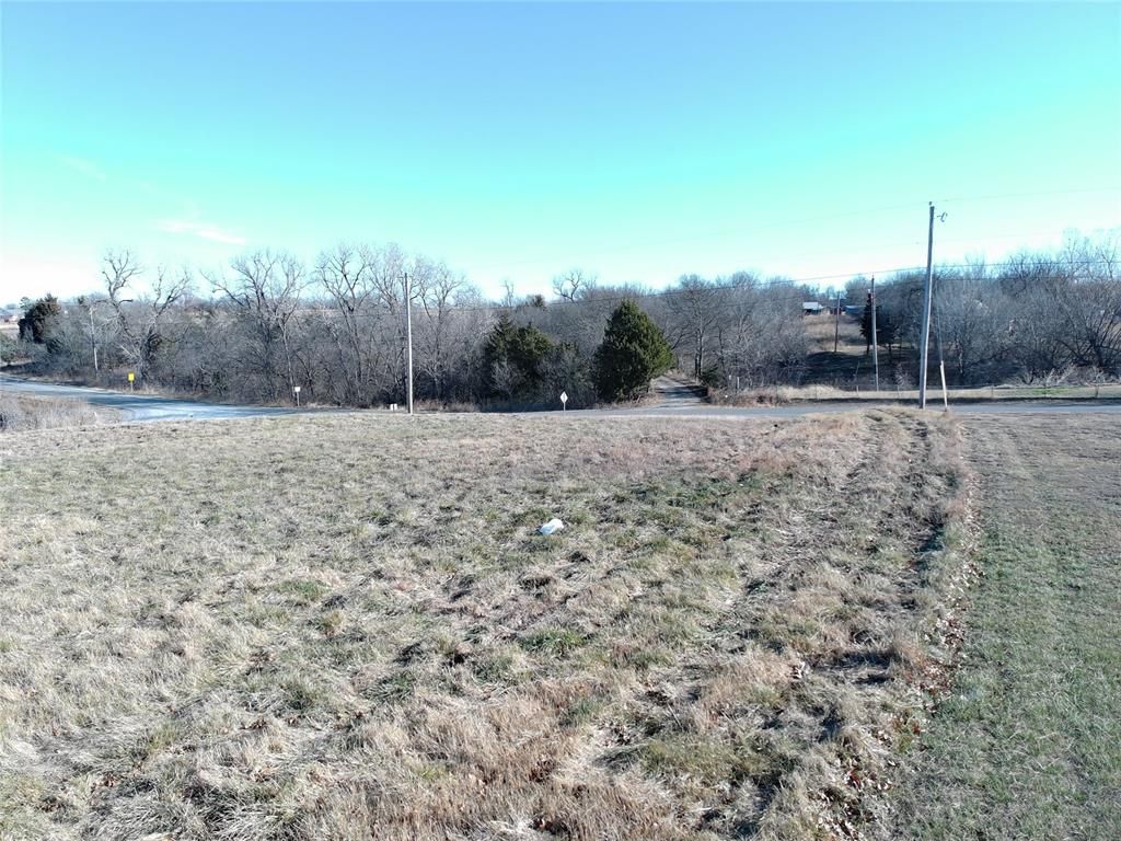 Image 10 of property listing at 1697 CR 1230, Tuttle, OK 73089