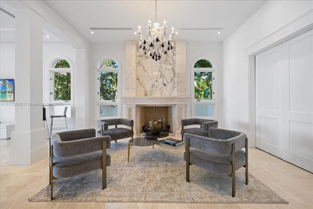 4340 N Bay Rd, Miami Beach, FL 33140