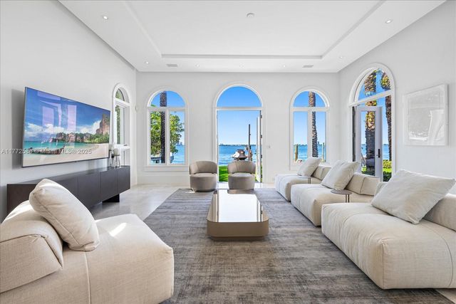 4340 N Bay Rd, Miami Beach, FL 33140