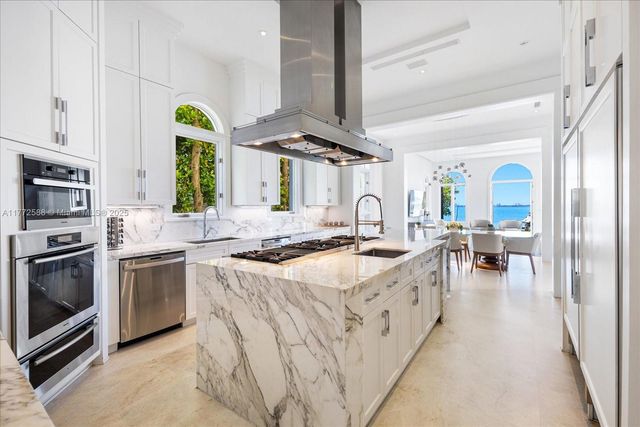 4340 N Bay Rd, Miami Beach, FL 33140