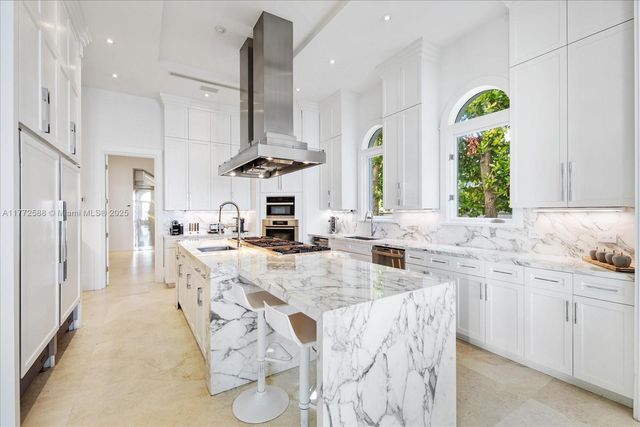 4340 N Bay Rd, Miami Beach, FL 33140