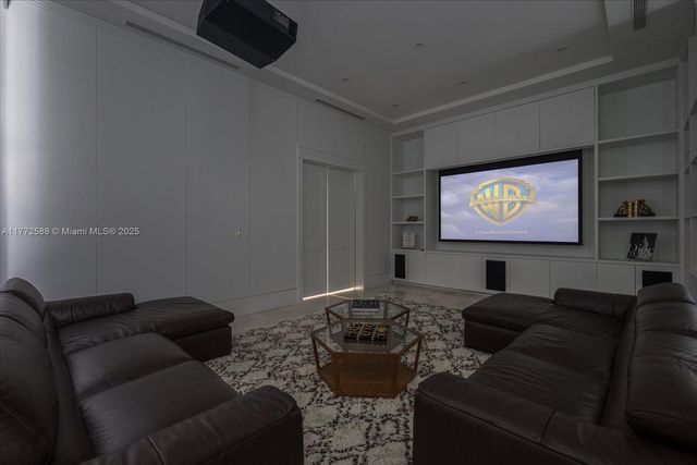 4340 N Bay Rd, Miami Beach, FL 33140