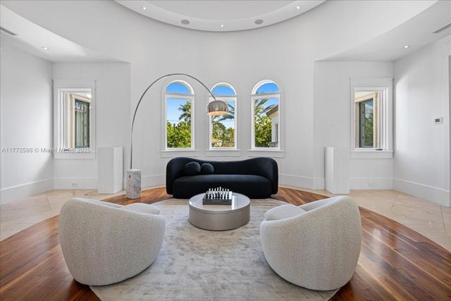 4340 N Bay Rd, Miami Beach, FL 33140