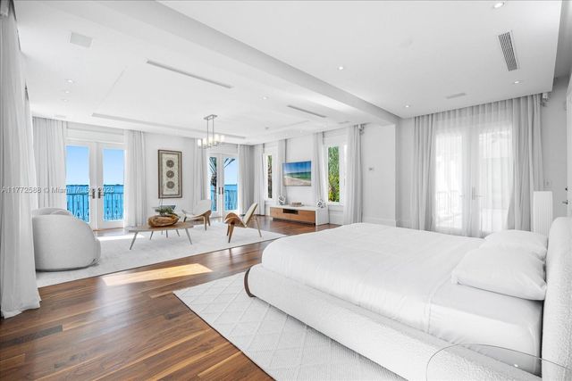 4340 N Bay Rd, Miami Beach, FL 33140