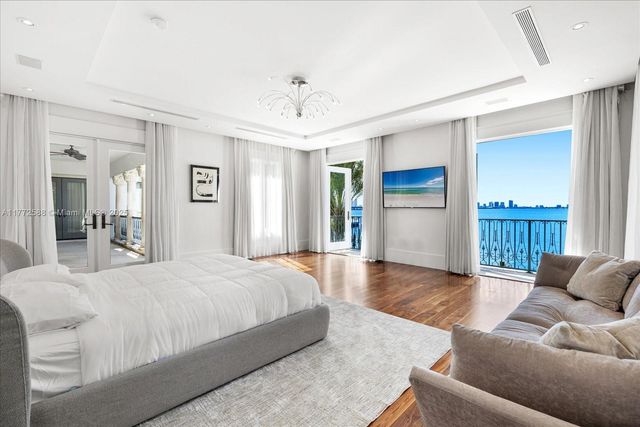 4340 N Bay Rd, Miami Beach, FL 33140