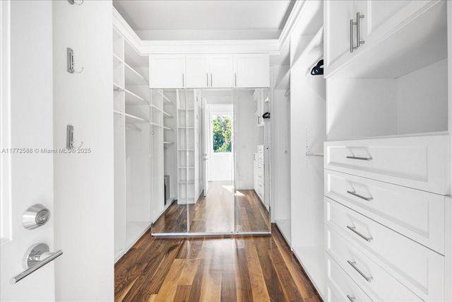 4340 N Bay Rd, Miami Beach, FL 33140