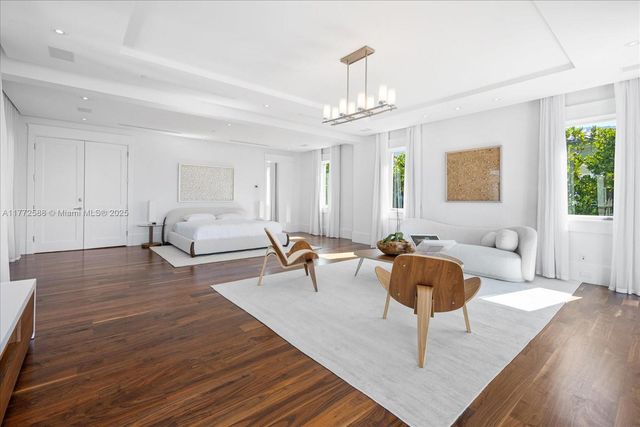 4340 N Bay Rd, Miami Beach, FL 33140