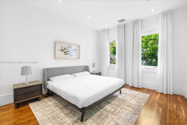 4340 N Bay Rd, Miami Beach, FL 33140