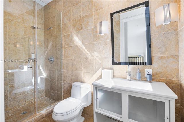 4340 N Bay Rd, Miami Beach, FL 33140