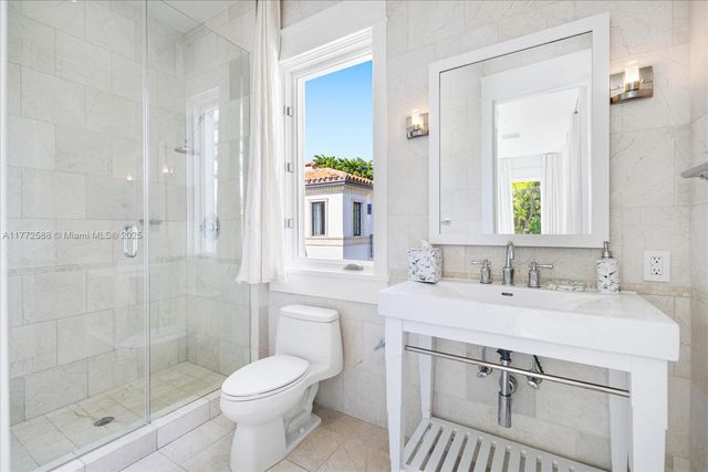 4340 N Bay Rd, Miami Beach, FL 33140