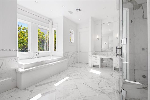 4340 N Bay Rd, Miami Beach, FL 33140