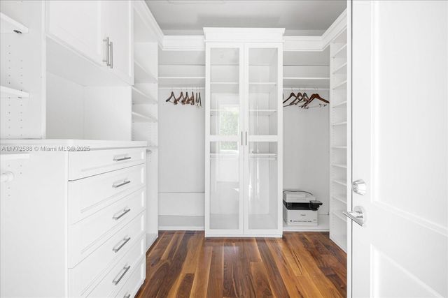 4340 N Bay Rd, Miami Beach, FL 33140