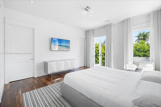 4340 N Bay Rd, Miami Beach, FL 33140