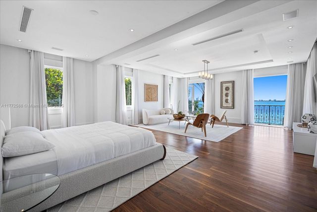 4340 N Bay Rd, Miami Beach, FL 33140