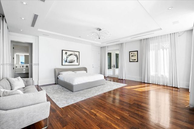 4340 N Bay Rd, Miami Beach, FL 33140